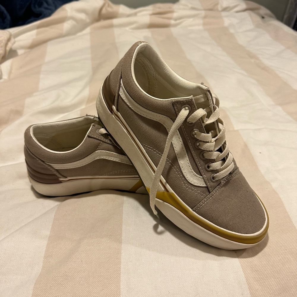 Vans Women's Sneakers in Tan and Brown